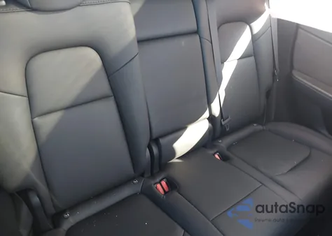 2024 Tesla Model Y Long Range Dual Motor All-Wheel Drive z USA, uszkodzony, nr VIN 7SAYGDEE1RA239503